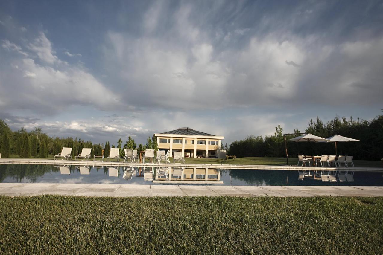 Estancia Mendoza Wine Hotel ตูนูยัน ภายนอก รูปภาพ